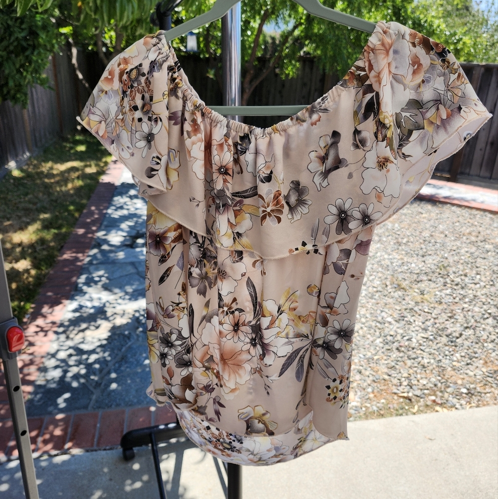 Floral Ruffle Blouse I Jeans Buffalo